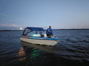 В Самарской области из-за шторма перевернулась надувная лодка с людьми