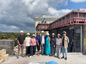 Сейчас в здании на Некрасовской, 2 ведутся отделочные работы и монтируется фасад.