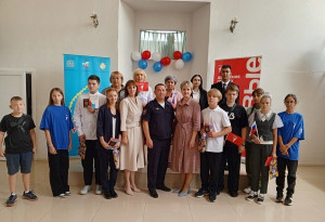 Сотрудники полиции Самарской области и «Движение Первых» вручили паспорта юным жителем региона