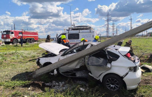 Водитель получил множественные травмы и был зажат в салоне аварийного автомобиля.