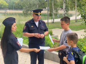 В Самаре полицейские и общественники провели профилактическое мероприятие в городском парке