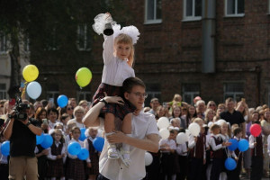 Губернатор Вячеслав Федорищев 1 сентября сообщил о решении отремонтировать самарскую школу №110