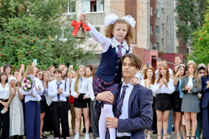 По итогам прошлого учебного года ЕГЭ в Самаре успешно сдали более 6 тысяч выпускников, из них 78 человек – на 100 баллов.