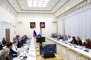 Ключевыми темами стали: эпидемиологическая обстановка, итоги летней оздоровительной кампании, обращения граждан.