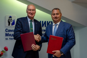 Соглашение о взаимодействии в этих направлениях подписали ректор СамГМУ и генеральный директор ОЭЗ «ВладМиВа».