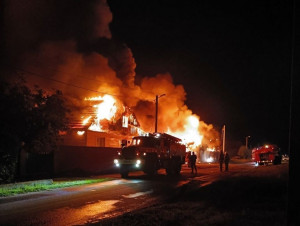 Два дома горели ночью в Сергиевском районе