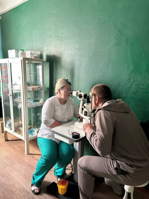 Около 3 тысяч жителей города Снежное получили помощь врачей.