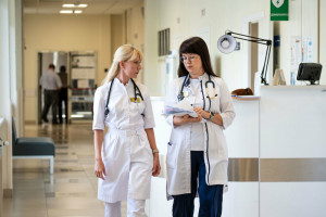 Врачи Клиник СамГМУ и Самарского кардиодиспансера спасли мужчину со сложным заболеванием сердца