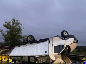 В Самарской области бензовоз опрокинулся на трассе М-5 и протаранил ВАЗ-2110