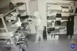 Полицейским мужчина рассказал, что похищенным планировал расплатиться за поездку в такси.