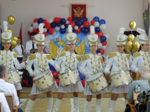 Особое внимание привлекло выступление взвода девушек-барабанщиц Самарского юридического института ФСИН России.