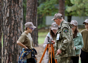 В Кинельском районе в молодёжном центре «Лесная сказка» собрались 90 детей из 18 команд, чтобы соревноваться в навыках лесоводства.