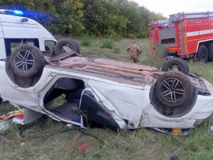 В Красноармейском районе на трассе Самара – Волгоград – Красноармейское – Пестравка перевернулась машина