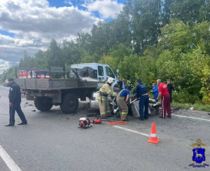 На 31 км автодороги «Волгоград-Красноармейский-Пестравка» водитель, управляя автомобилем ВАЗ 2112, выехал на встречную полосу  и столкнулся с автомобилем ГАЗ.