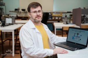 Самарские физики рассчитали, как "превратить" лучи лазера в фотонные нейроны