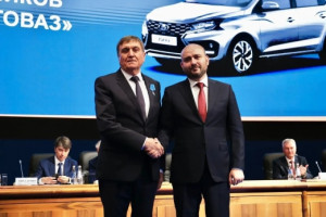 В четверг, 11 сентября, губернатор Вячеслав Федорищев в Тольятти принял участие в конференции работников АО «АВТОВАЗ».