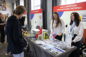 Подробно об этих и других вакансиях рассказывают посетителям выставки профессий.