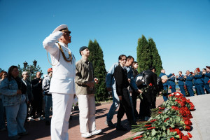 В завершении памятного мероприятия участники возложили цветы к основанию памятника князю Григорию Засекину.