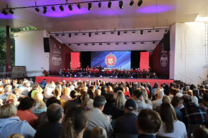 Сегодня вечером на площади Куйбышева выступит сводный духовой оркестр Всероссийского фестиваля «На сопках Маньчжурии» из 500 музыкантов.