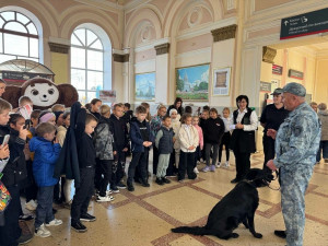 Сотрудники Сызранского ЛО МВД России на транспорте совместно с членом общественного совета приняли участие в профилактических акциях