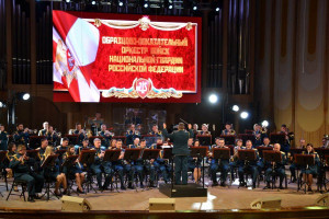 Ярким началом фестиваля стал масштабный парад-дефиле оркестров по улице Куйбышева.