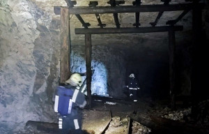 В поисковых работах от областной службы задействовано 16 спасателей и три аварийно-спасательных автомобиля.