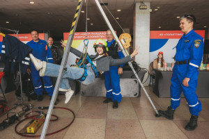 Попробовать себя в нескольких профессиях, увидеть профессию изнутри дает возможность ставшая  традиционной в губернии Выставка профессий.