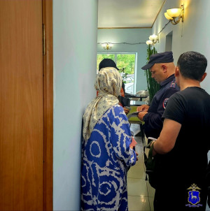 В Самаре полицейские расследуют уголовные дела, возбужденные по факту организации местной жительницей незаконной миграции и фиктивной постановки на учет 45 иностранцев.