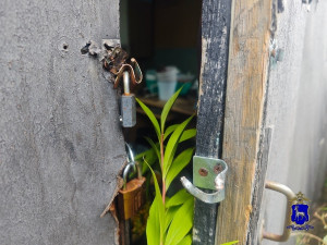 Похищенное имущество он распродал случайным покупателям, а вырученные деньги потратил на личные нужды.