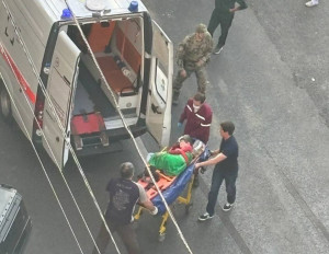 В Самаре сотрудники ОМОН помогли пострадавшему в ДТП ребенку