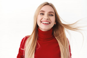 По словам эксперта, сохранение эмали и правильный уход за зубами — это не только вопрос эстетики, но и важная профилактика кариеса и заболеваний десен.