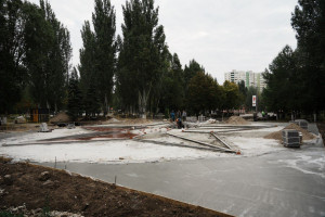 Иван Носков проверил ход строительства «сухого» фонтана и реконструкции водоема в парке Победы. 