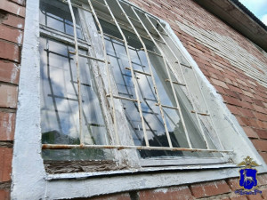 Жигулевец обокрал женщину, нанявшись к ней покрасить окна