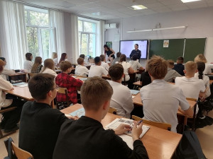 Особое внимание полицейские уделили статистике аварийных ситуаций с участием молодых водителей и возможным последствиям нарушений ПДД.