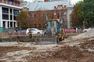 На пересечении улиц Льва Толстого и Арцыбушевской ведется благоустройство сквера «Студенческий».