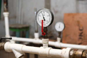 Более 350 объектов социальной сферы уже подключено к отоплению.