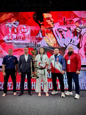 В соревнованиях участвовали представители 16 стран и 32 регионов России - всего более 1300 спортсменов.