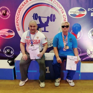 На чемпионате России по спорту в дисциплине пауэрлифтинг - жим от груди Петр Александров из Самарской области стал серебряным призером.