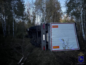 Водитель одного из грузовиков госпитализирован.