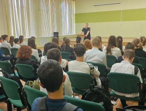 Школьники активно включились в диалог и проявили высокую заинтересованность в обсуждаемых вопросах.