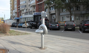 Жители этих домовладений, а их более 5000 человек, больше не ходят за водой с вёдрами, чистая питьевая вода доступна им круглосуточно.