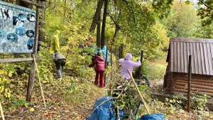 Так, в Жигулёвске на территории нацпарка «Самарская лука» облагородили пруд и привели в порядок зеленые насаждения.
