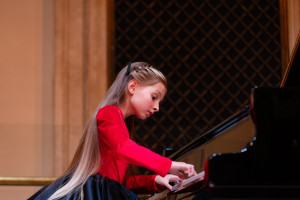 Тольятти ждет потрясающую пианистку Ножель Скрябину и виртуозную скрипачку Маргариту Афанасьеву.