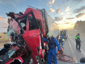 Срезали крышу: в Самарской области столкнулись «MAN» и «КАМАЗ»