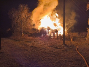 В Сызранском районе горел дом на площади 50 квадратных метров