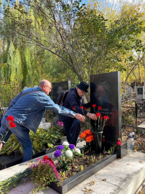 7 октября 1997 года в Сызрани он был подло убит по пути домой со службы.