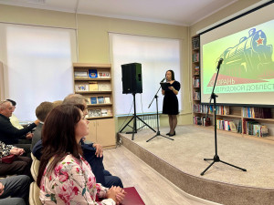 К открытию библиотеки подготовлены книжные выставки, экспозиция, связанная с историей Волжского отделения КбшЖД, выставки живописи.