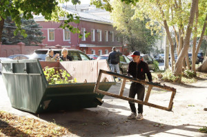 18 кубометров мусора и веток собрали во время санитарной уборки в Ленинском районе Самары
