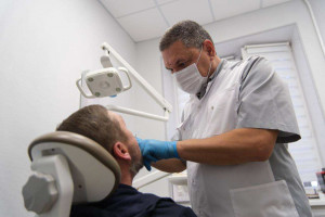 Обеспечение льготными зубными протезами защитников Отечества проводится за счёт средств областного бюджета по поручению главы региона Вячеслава Федорищева.