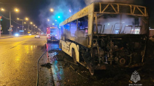 В Самаре загорелся пассажирский автобус